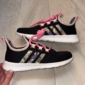 Adidas Kids (Size 5) Cloudform Pure Black Sneakers with Pink Laces